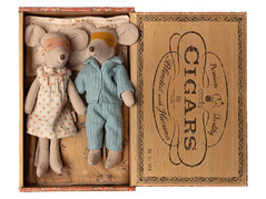 45402 17531300 Maileg Mum & Dad mice in cigarbox 17-5313-00.jpg